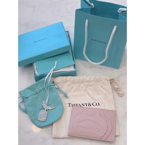 NEW Authentic Tiffany & Co. Leather Card Case, Charm Ornament, & Dust Pouches - Picture 4 of 10